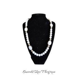 Vintage Genuine lucite Necklace, nwt.‎